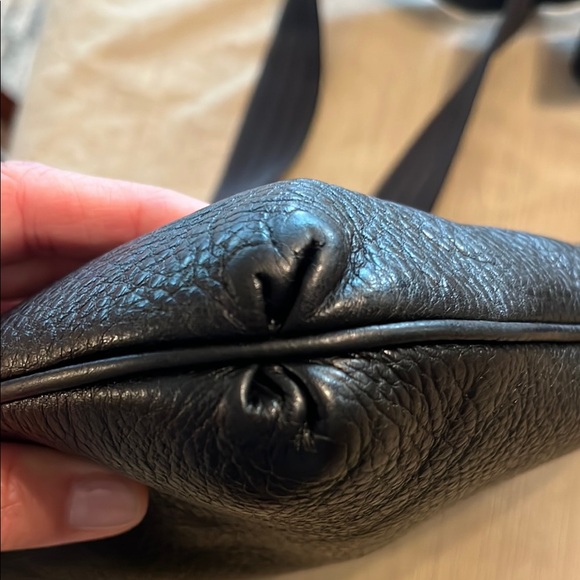 Salvatore Ferragamo Graziella black leather Crossbody bag - Picture 5 of 9